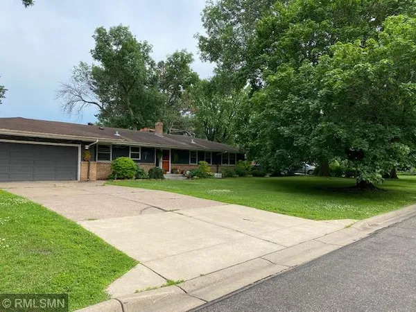$3,500 | 1952 Oak Knoll Drive, White Bear Lake, MN 55110