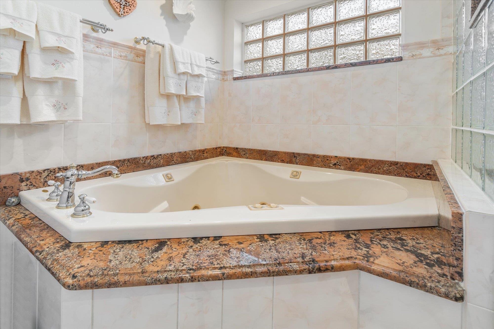 5042 Atlantic View St. Augustine, FL 32080 - Photo 36 of 72 Bathroom featuring a jetted tub