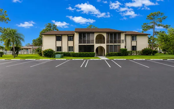 $205,000 | 303 Knotty Pine Circle, Unit A1, Greenacres, FL 33463