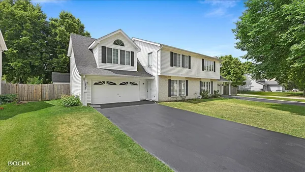 $355,000 | 2805 Dorothy Drive, Aurora, IL 60504