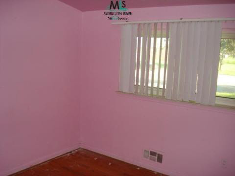 4735 East 13 Mile Road Warren, MI 48092 - Photo 3 of 12 197351-2.JPG