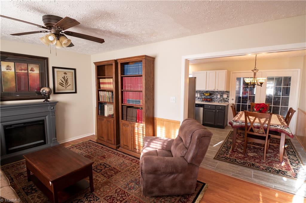 1107 East Springfield Road High Point, NC 27263 - Photo 4 of 22 Gallery Image 4