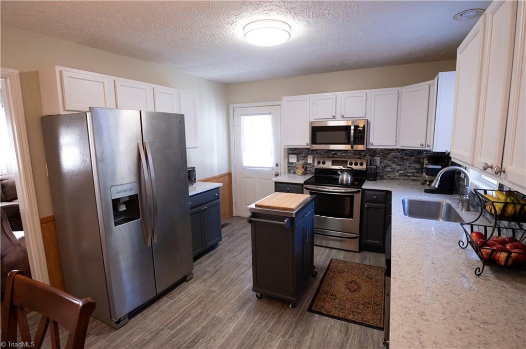 1107 East Springfield Road High Point, NC 27263 - Photo 9 of 22 Gallery Image 9
