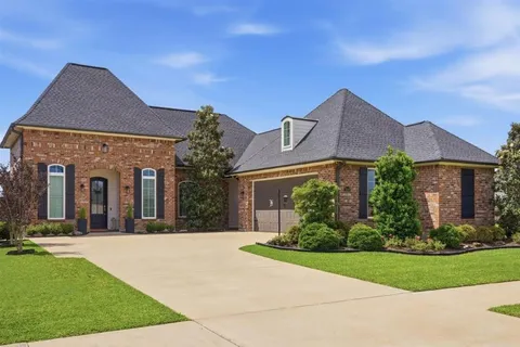 $385,000 | 2539 South Point Drive, Lake Charles, LA 70605