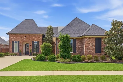 $385,000 | 2539 South Point Drive, Lake Charles, LA 70605