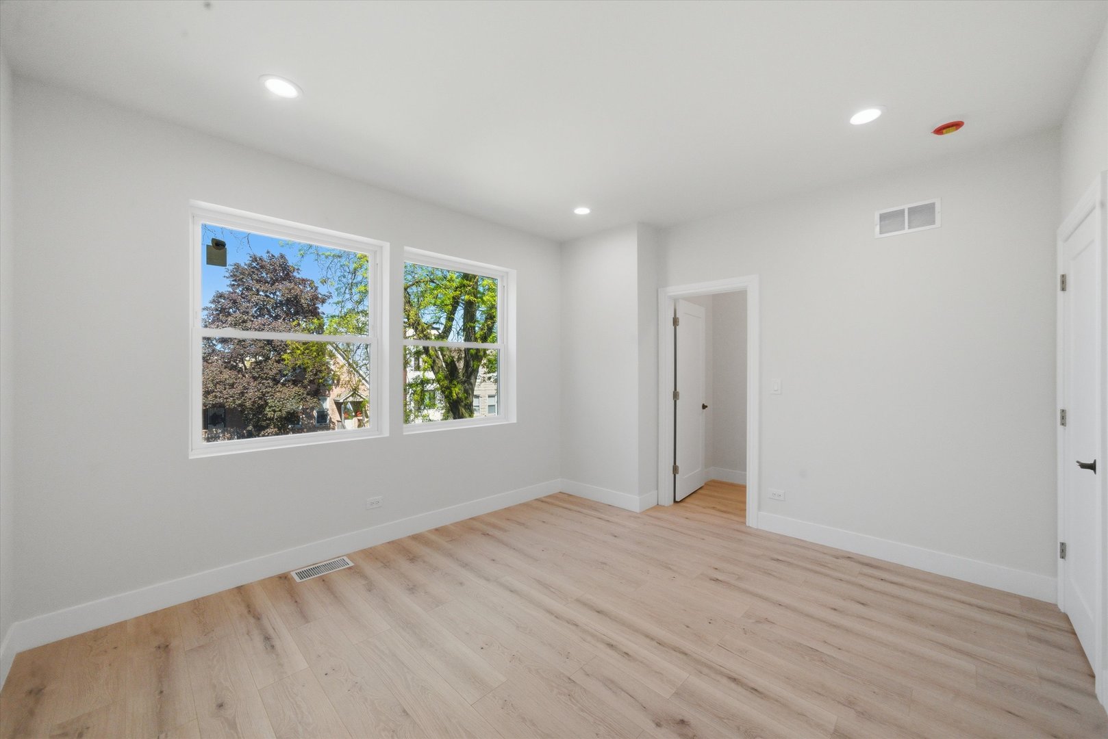 939 North Harding Avenue Chicago, IL 60651 - Photo 18 of 27