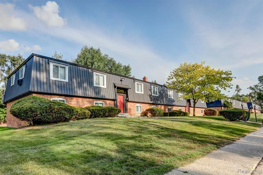 2175 Decker Road, Unit 49 Walled Lake, MI 48390 - Photo 15 of 19