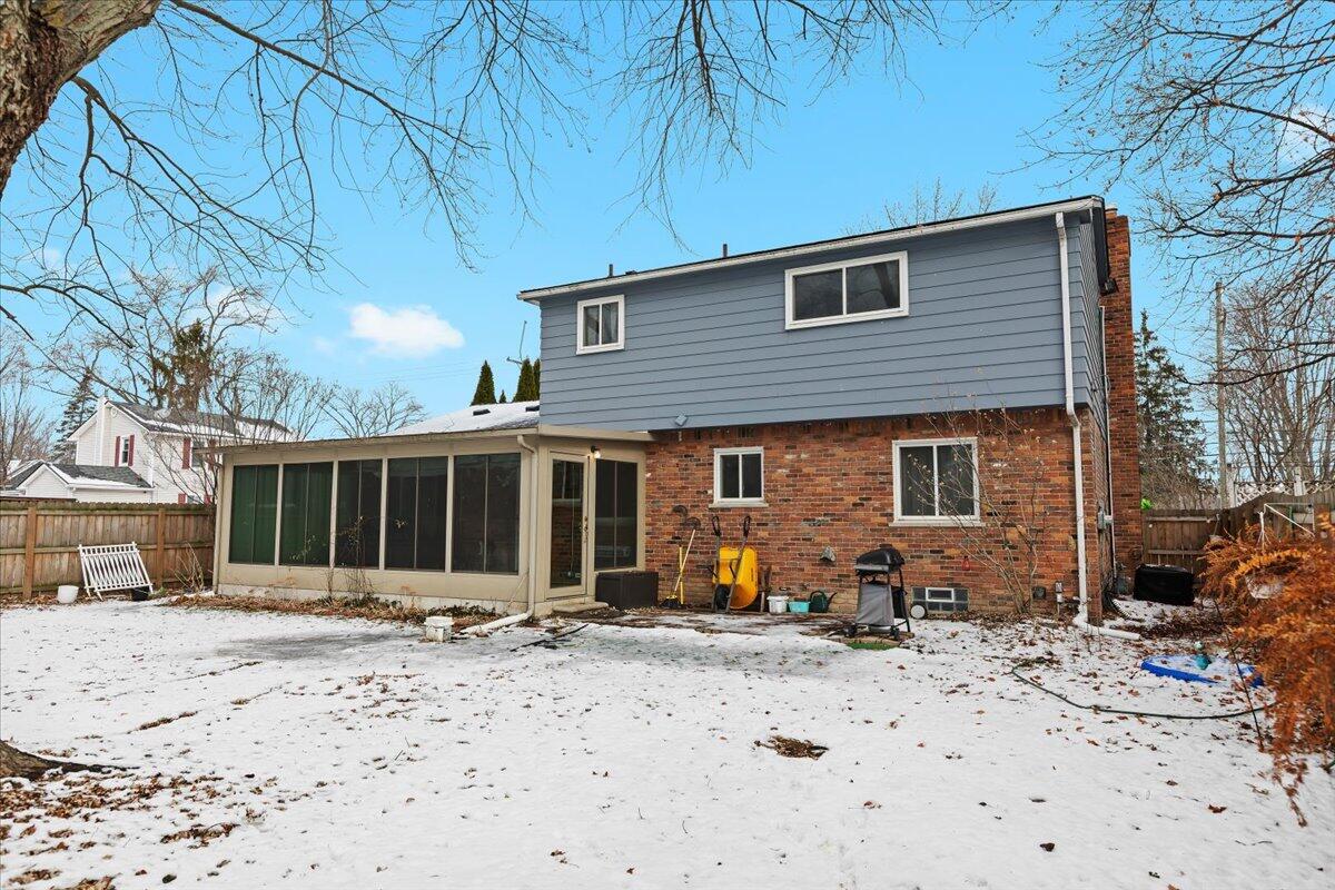 52411 Washington Street New Baltimore, MI 48047 - Photo 31 of 47 31-52411 Washington St