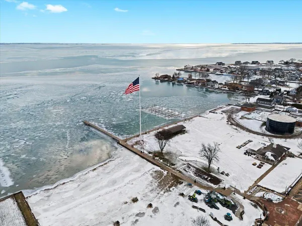 $350,000 | 52411 Washington Street, New Baltimore, MI 48047