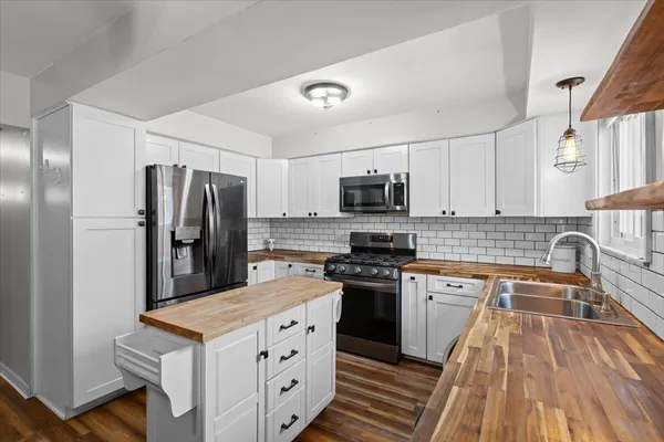 $350,000 | 52411 Washington Street, New Baltimore, MI 48047