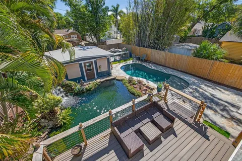 a view of a house with backyard