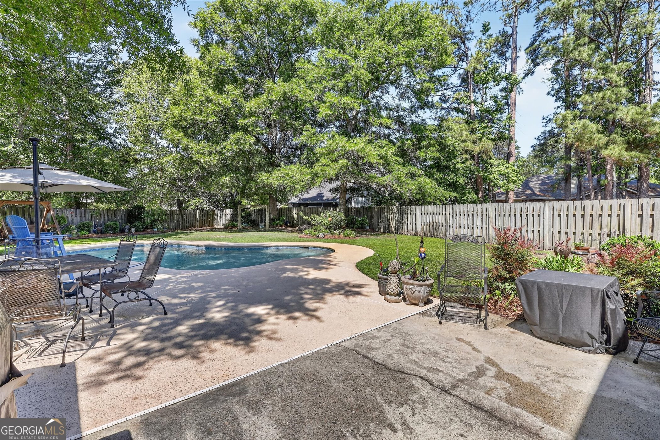 7 Towne Lake Court Pooler, GA 31322 - Photo 45 of 50 a view of a chair and table in the patio