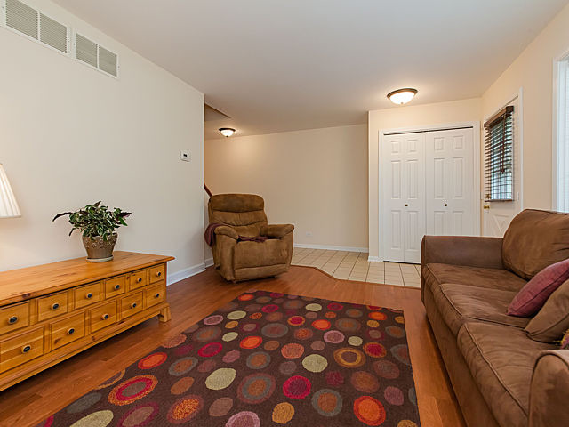 2112 Rugen Road, Unit B Glenview, IL 60026 - Photo 3 of 24