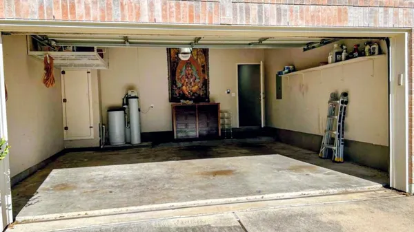 a view of a garage