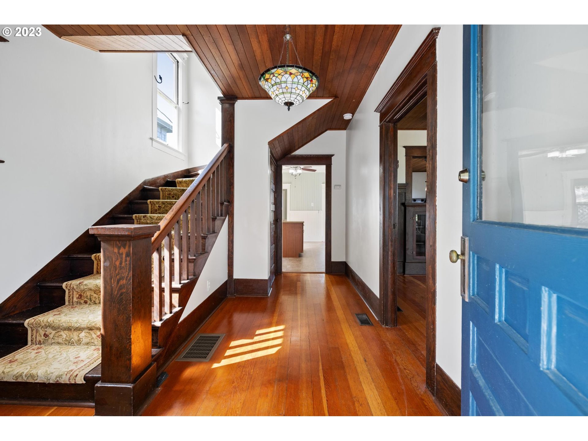 531 35th Street Astoria, OR 97103 - Photo 2 of 37 a view of an entryway with wooden floor