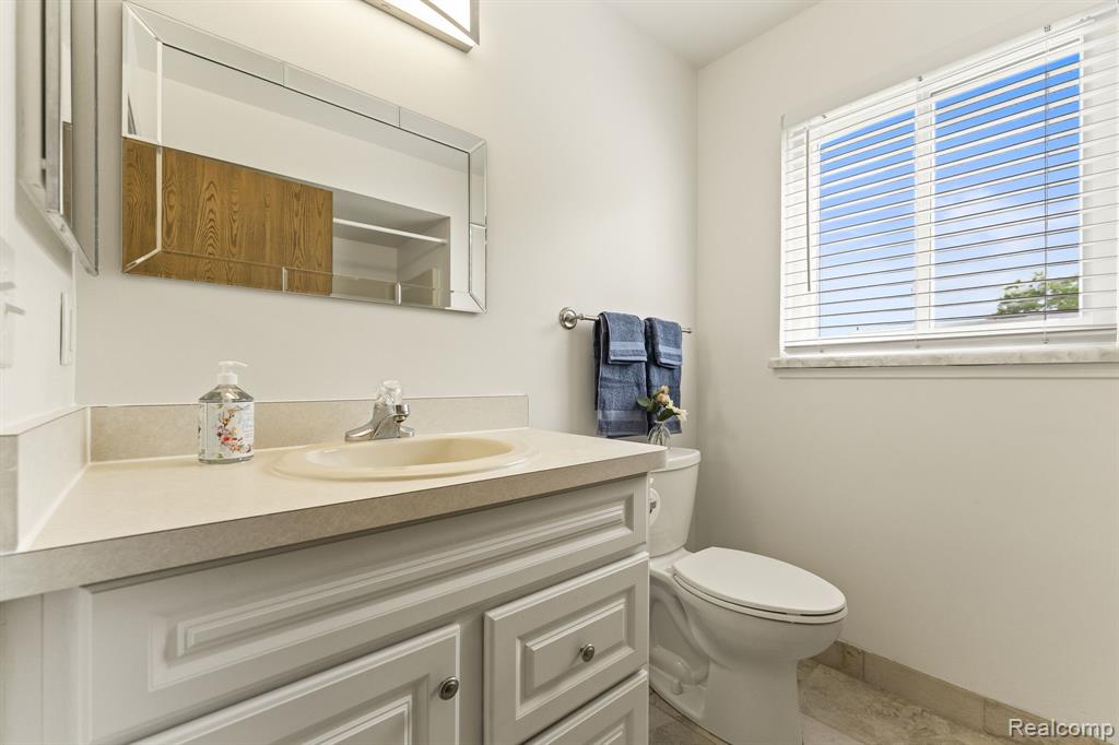 62402 Raleigh Court, Unit 6 South Lyon, MI 48178 - Photo 8 of 21 Gallery Image 8