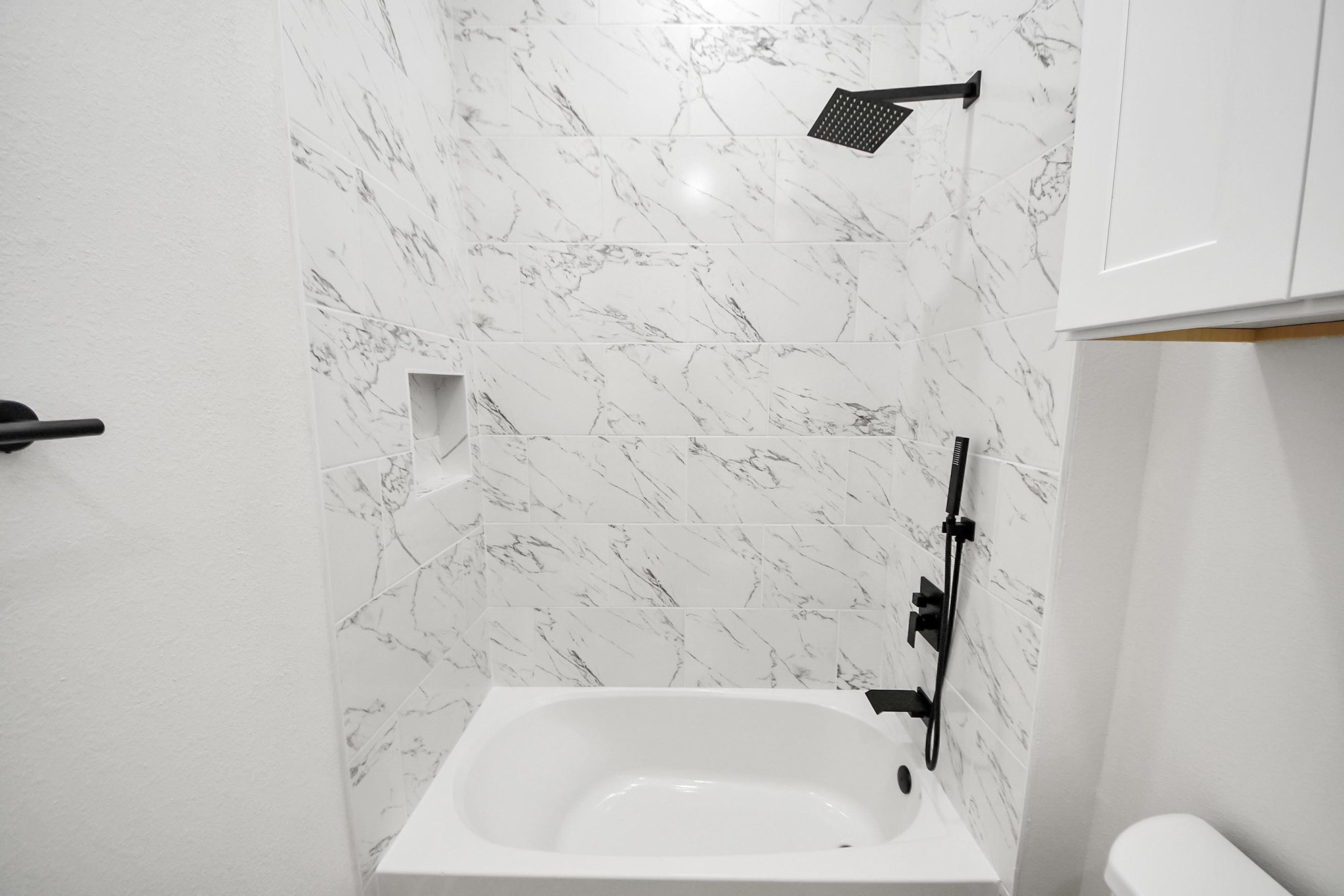 5226 Ricky Street Houston, TX 77033 - Photo 45 of 50 a bathroom with a bathtub