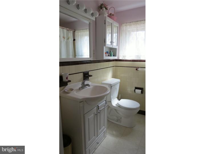 950 Chesterfield Road Barrington, NJ 08033 - Photo 11 of 14 a bathroom with a sink toilet and mirror