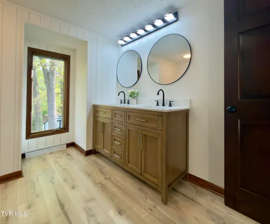 $450,000 | 308 Castaway Drive, Kingsport, TN 37663