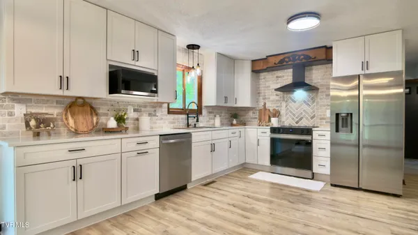 $450,000 | 308 Castaway Drive, Kingsport, TN 37663