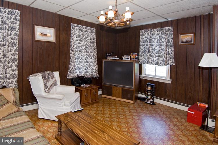 4738 Geeting Road Westminster, MD 21158 - Photo 12 of 15 Living Room