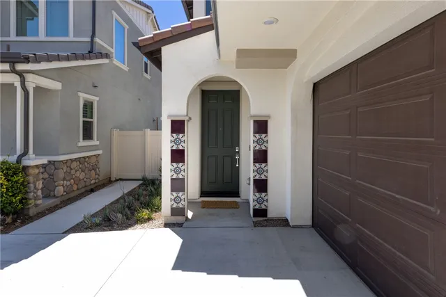 a view of a entrance of the house
