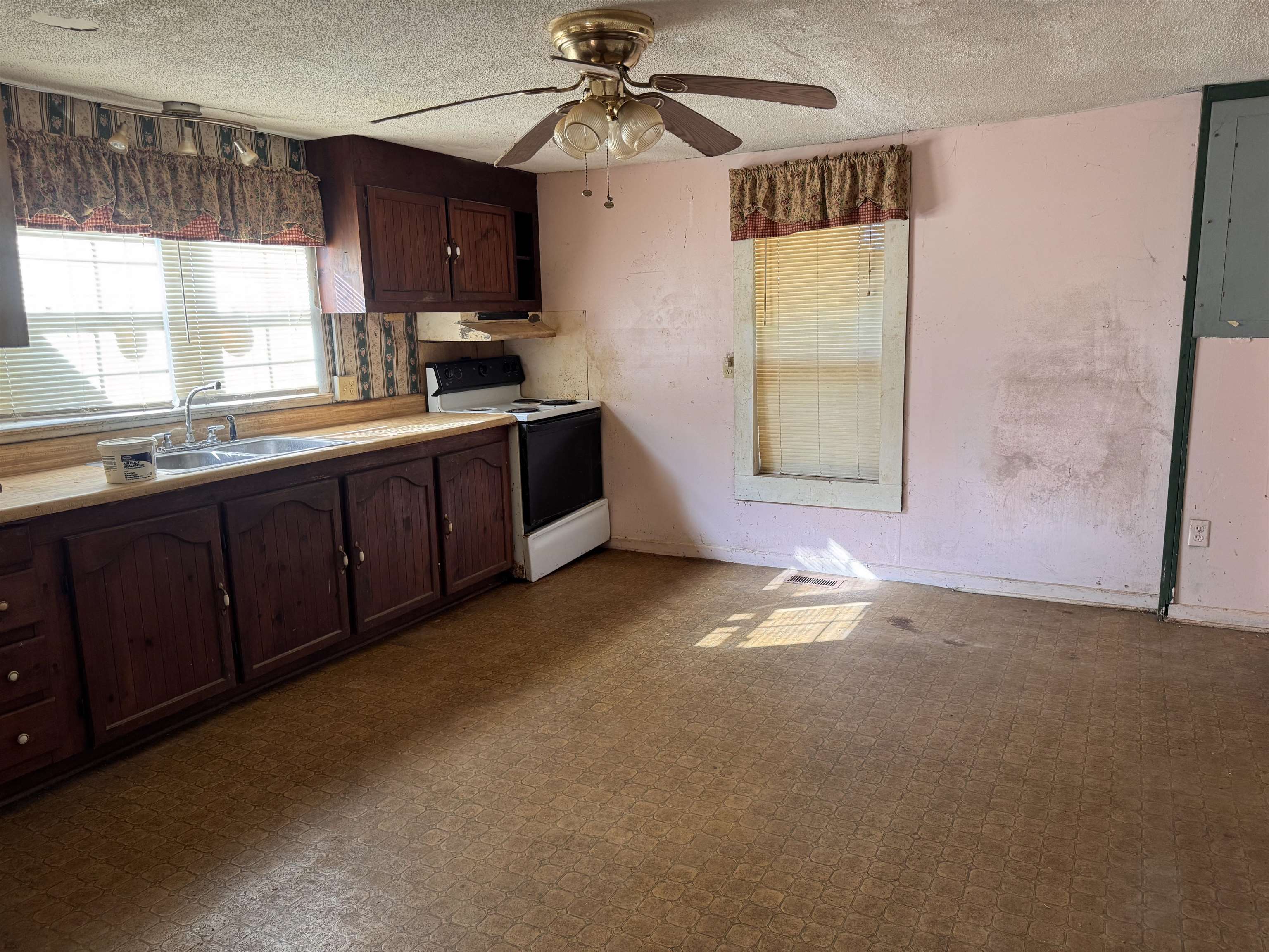 750 Belcher Road Boiling Springs, SC 29316 - Photo 4 of 8 Gallery Image 4