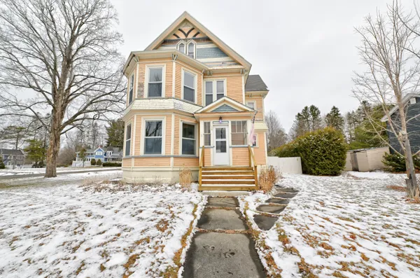 $280,000 | 34 Pleasant Street, Houlton, ME 04730