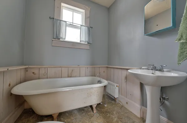 $280,000 | 34 Pleasant Street, Houlton, ME 04730