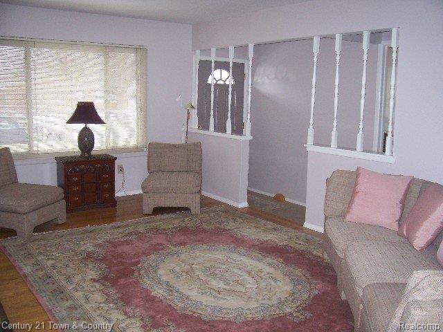 30728 Ridgefield Avenue Warren, MI 48088 - Photo 3 of 11 3