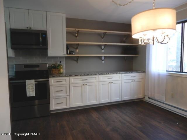 242 Sedburgh Court Bushkill, PA 18324 - Photo 3 of 13 eat in kitchen