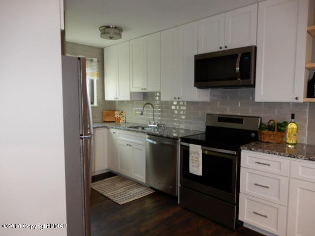 242 Sedburgh Court Bushkill, PA 18324 - Photo 4 of 13 kitchen