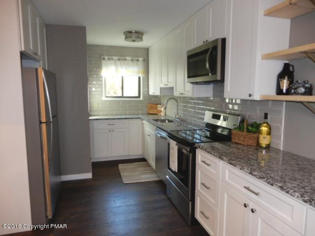 242 Sedburgh Court Bushkill, PA 18324 - Photo 5 of 13 kitchen2