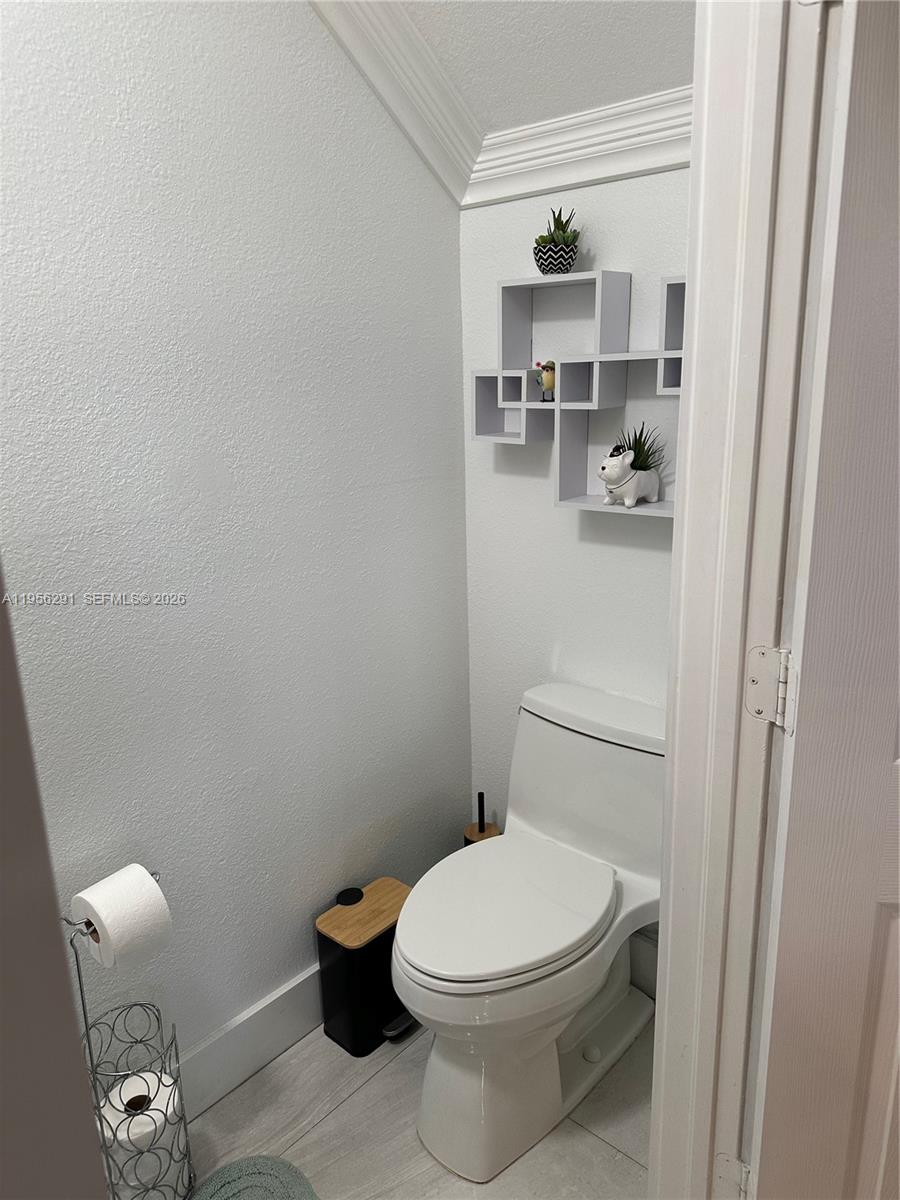 8548 Southwest 166th Place Miami, FL 33193 - Photo 16 of 37