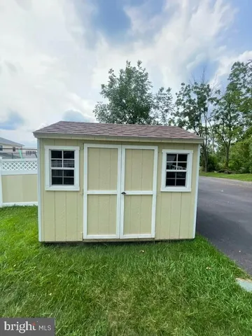 a view of house with backyard