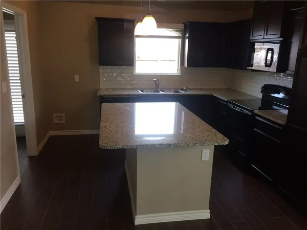 $1,990 | 3705 Southlake Pk Lane, Corpus Christi, TX 78414