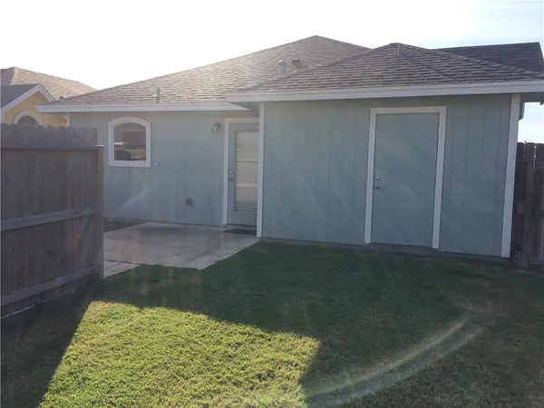 $1,990 | 3705 Southlake Pk Lane, Corpus Christi, TX 78414