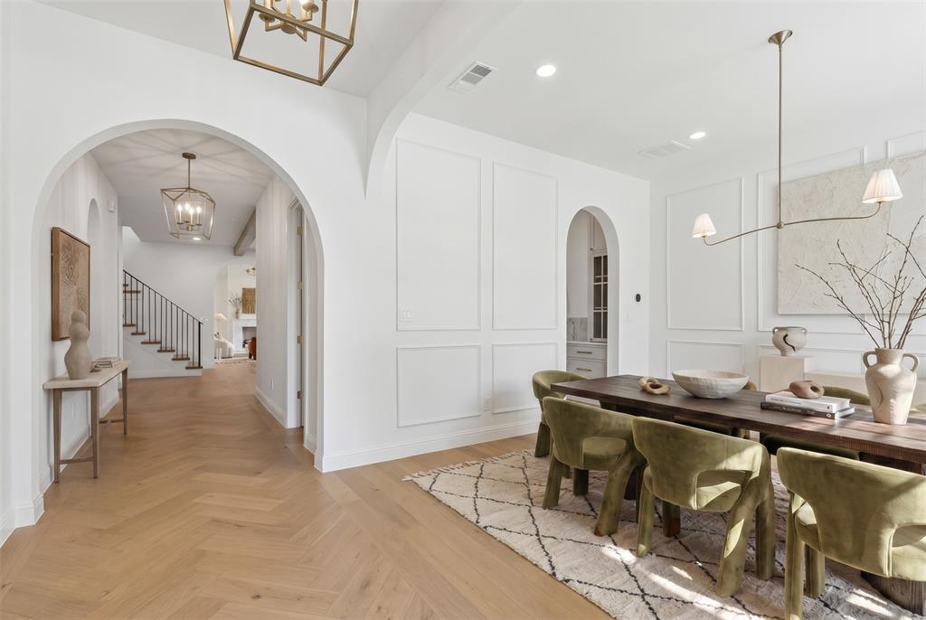 6729 Ravendale Lane Dallas, TX 75214 - Photo 2 of 26 Gallery Image 2