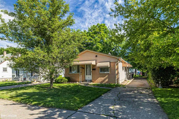 $1,600 | 17245 Ivanhoe Street, Roseville, MI 48066