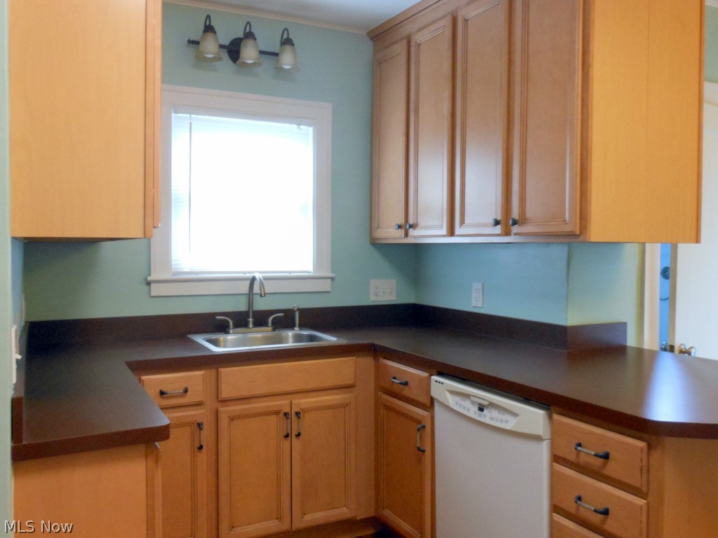 864 Roanoke Road Cleveland Heights, OH 44121 - Photo 6 of 25