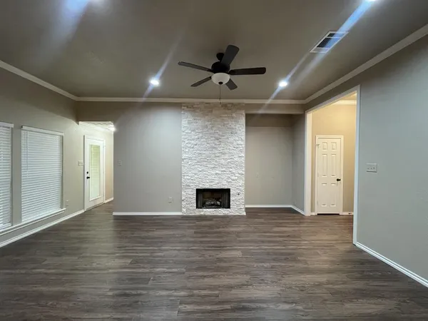 $2,495 | 204 Carlsbad Drive, Mansfield, TX 76063
