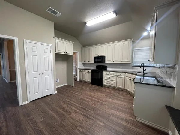 $2,495 | 204 Carlsbad Drive, Mansfield, TX 76063