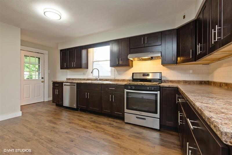 662 California Avenue Rochester, PA 15074 - Photo 4 of 25