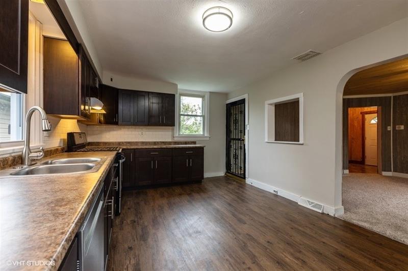 662 California Avenue Rochester, PA 15074 - Photo 5 of 25