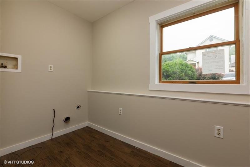 662 California Avenue Rochester, PA 15074 - Photo 9 of 25