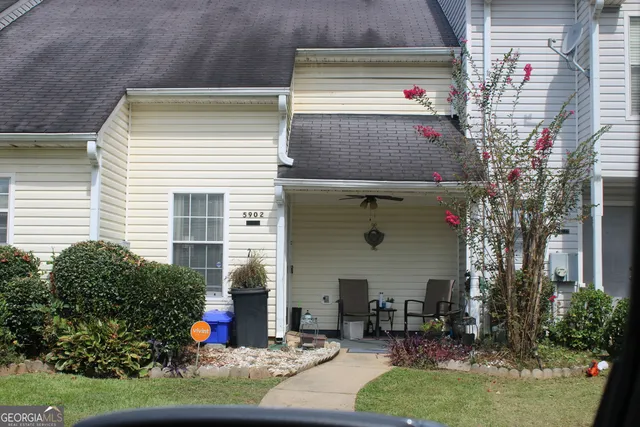 a front view of house with yard