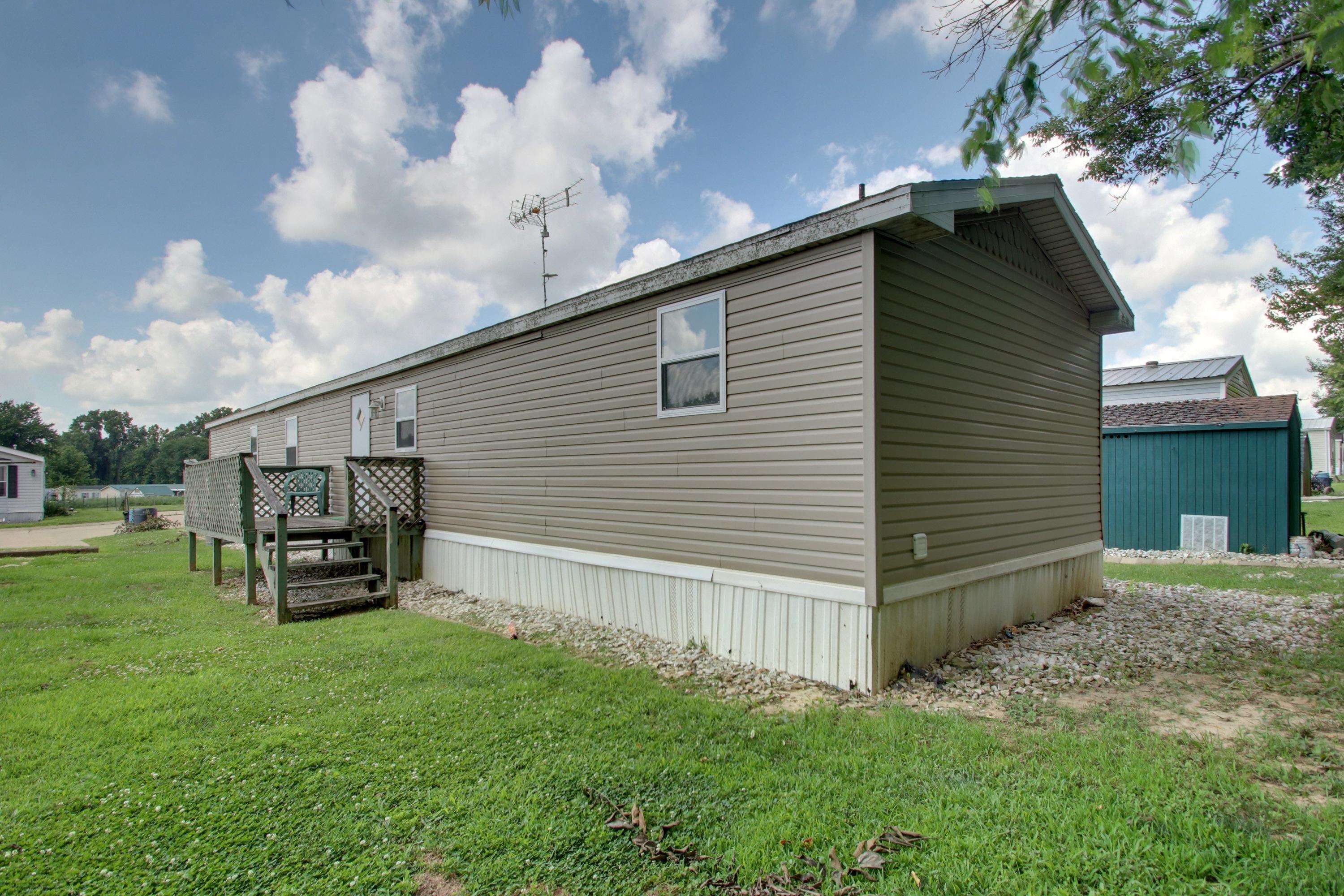 905 Joshua Street Quincy, IL 62305 - Photo 3 of 16