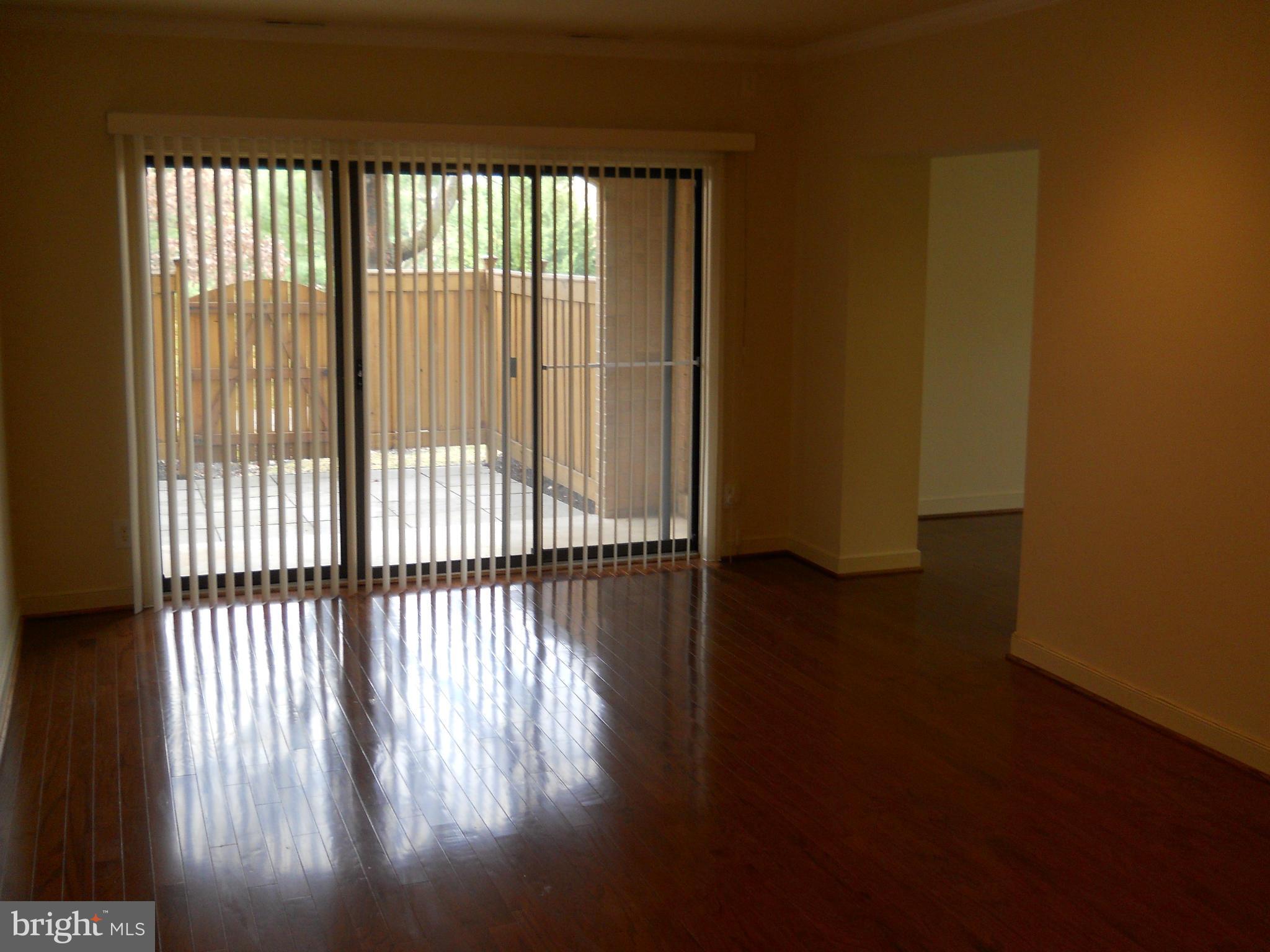 11430 Strand Drive, Unit R007 Rockville, MD 20852 - Photo 5 of 22 Living Room