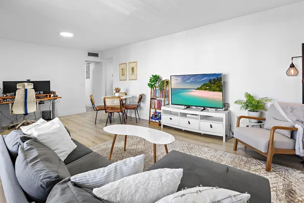 $279,000 | 7765 Southwest 86th Street, Unit F2412, Miami, FL 33143