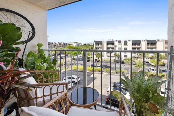 $279,000 | 7765 Southwest 86th Street, Unit F2412, Miami, FL 33143